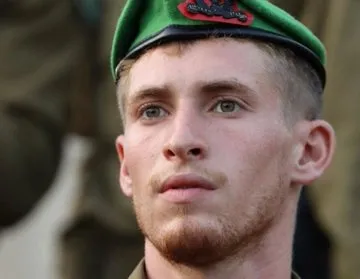 Aner Shapiro hid in a bomb shelter with many others on October 7th. When Hamas tossed grenades into the bomb shelter, he threw back 7 grenades, saving many lives.