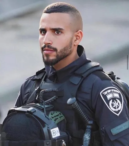 Dor Mangadi fell in battle on October 7th while bravely fighting Hamas, saving hundreds of innocent Israelis.  Dor left behind 5 brothers and sisters.