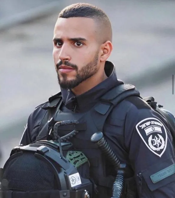 Dor Mangadi fell in battle on October 7th while bravely fighting Hamas, saving hundreds of innocent Israelis.  Dor left behind 5 brothers and sisters.