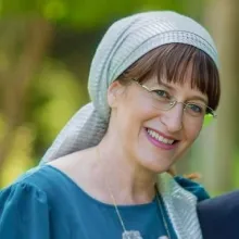 From Ramat Shlomo in Jerusalem, she was a Bnei Akiva staff member, was one of six people killed in the Ramot Junction terror attack on Monday, 8 September 2025.   She worked for many years as the Director of Public Relations in the Bnei Akiva youth movement's treasury and was murdered on her way to work at the national headquarters offices in the Nayot neighborhood of Jerusalem when she was murdered.  She was laid to rest on Monday evening in the Har Hamenuchot cemetery in Jerusalem.